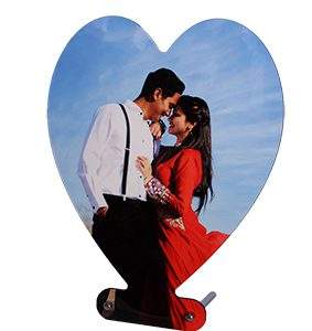 הדפסה על פלטת עץ עם מעמד בצורת לב