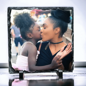 אבן בזלת ריבועית