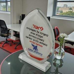 מגן הוקרה זכוכית קריטסל דגם טיפה יהלום