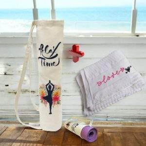 סט מתנה לאישה - הדפסה אישית של תיק למזרן יוגה ומגבת