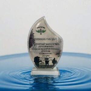 מגן הוקרה זכוכית קריסטל דגם להבה מחודדת