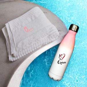 סט מתנה לאישה: מגבת ובקבוק תרמי באולינג - ורוד-לבן