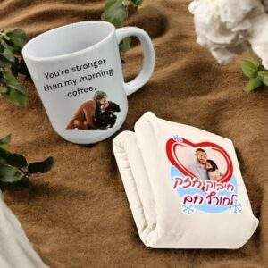 סט מתנה: שמיכת פליז וספל דקרוטיבי לבן