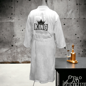 הדפסה על חלוק רחצה לגבר