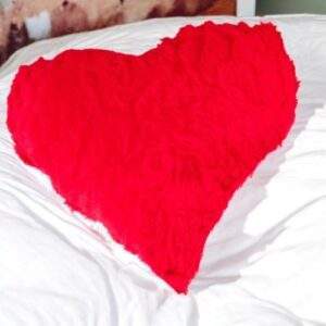 הדפסה על כרית פרווה - לב-אדום