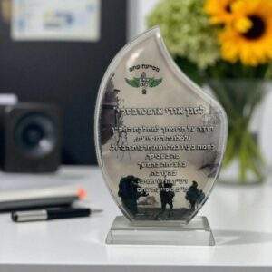 מגן הוקרה זכוכית קריסטל דגם להבה