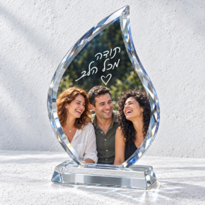 מגן הוקרה קריסטל להבה על בסיס שקוף עם תמונת צוות והקדשה תודה מכל הלב