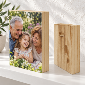 פוטו בלוק עץ 15×21 ס״מ עם סבים ונכדה ומבט גב