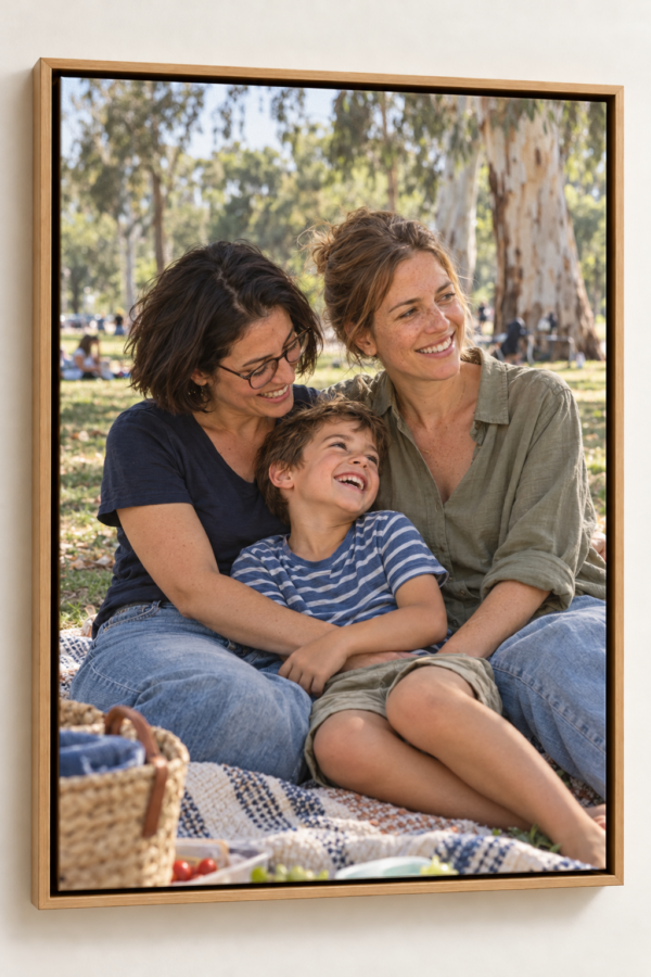קנבס עם מסגרת מרחפת — משפחה בפיקניק