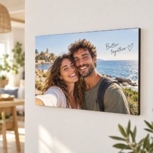 בלוק עץ דק לתלייה 28×19 ס״מ עם תמונה זוגית ביפו, צילום מוצר ריבועי