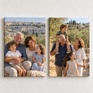 זוג קנבסים מלבניים 50×70 עם סבים ונכדים על קיר טיח לבן